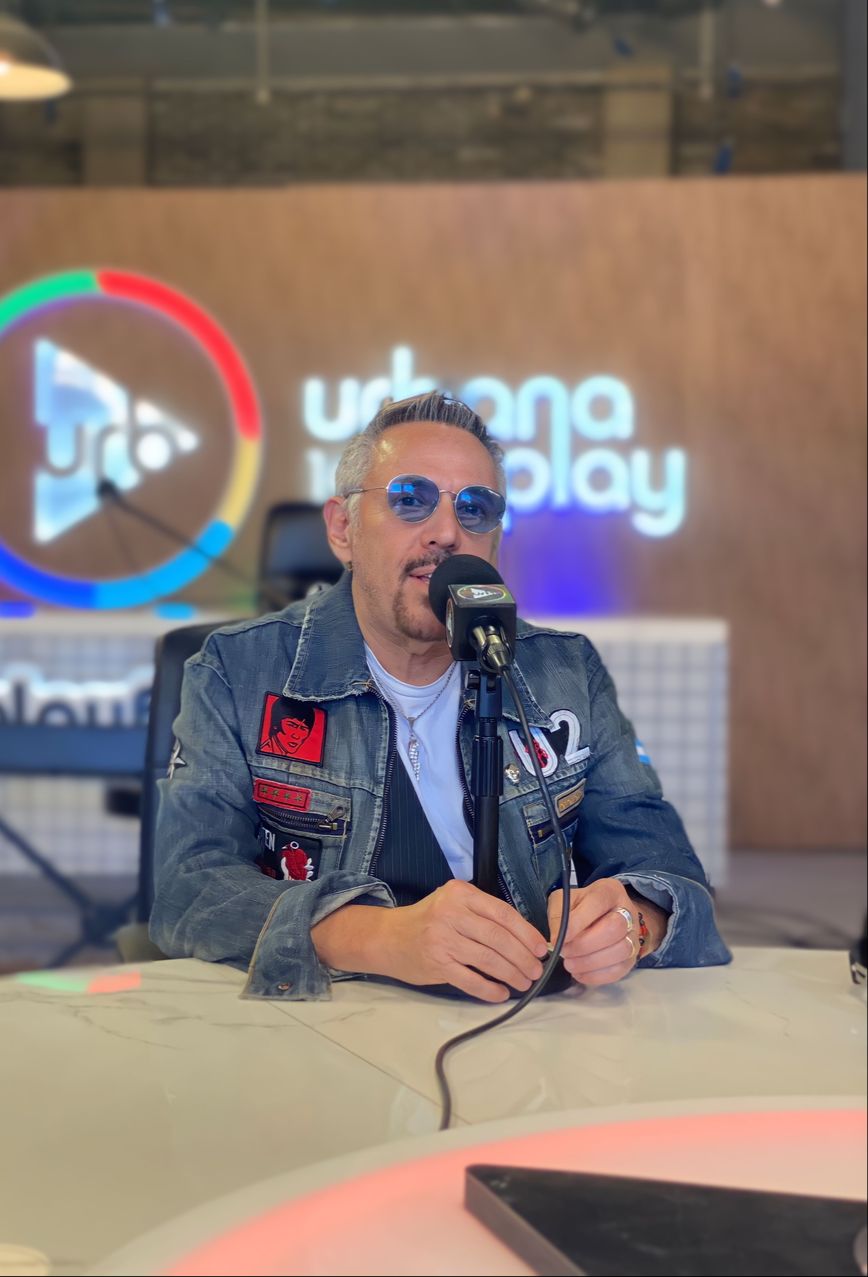 Alejandro Lerner y música en vivo en la apertura de VueltaYMedia