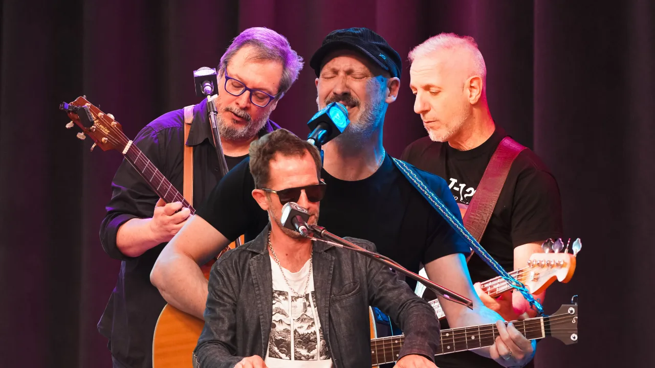 Los Super Ratones sobre Person Properzi: